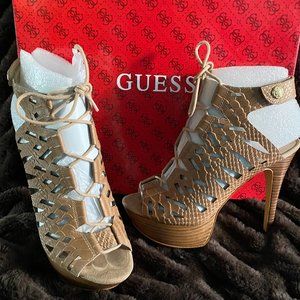Guess Size 7 Platform Heel